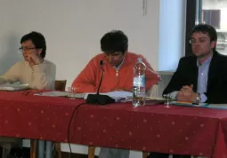 Il Gruppo Futuro in Comune durante la seduta di ieri sera. Da sinistra Antonella Simondi, Piergiorgio Aimar e Federico Romano, appena nominato consigliere in surroga a Angelo Casale Alloa. Il Gruppo ha lasciato la seduta dopo la votazione della prima delibera