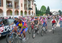 Un momento di una gara della prima edizione delle Olimpiadi dei Comuni