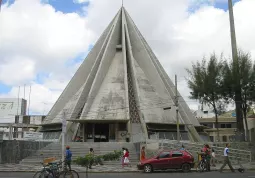 La  cattedrale della diocesi brasiliana retta dal cittadino onorario di Busca monsignor Dino Marchiò