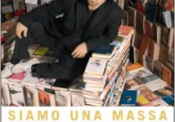 'Siamo una massa di ignoranti. Parliamone' è il titolo del libro e dello spettacolo di Flavio Oreglio, sabato in piazza Diaz per la Notte bianca della solidarietà