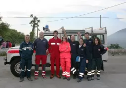   I mezzi del soccorso sui sentieri dell'impegnativo percorso  