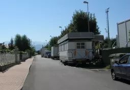 Via Lerda con il nuovo marciapiede: in questi gioni è occupata dagli ambulanti convenuti per la festa patronale