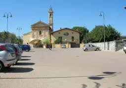 Piazza Don Demaria: pavimentazione ed illuminazione risalgono ai lavori incominciati nel 2004