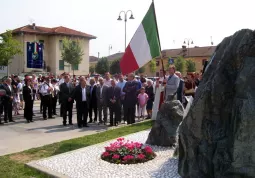 L'inaugurazione del monumento 