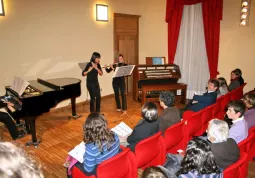 Allievi in esibizione nell'aula magna del Palazzo della Musica