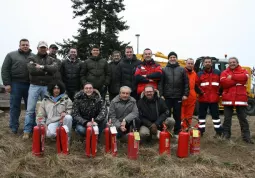 I partecipanti al corso, con l’assessore alle Manifestazioni, Fabrizio Devalle, e gli istruttori della prova pratica, coordinata da Andrea Deiala 