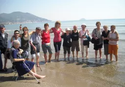 Con i piedi ammollo, un'immagine dalla scorsa vacanza