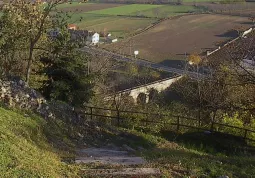 Si snoda fra collina e pianura il percorso della passeggiata  enogastronomica sulle Terre dei Lancia 