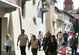 Un gruppo di partecipanti in via Costanzo Rinaudo