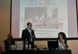 Pierluigi Gosso, presidente dell'ente Asilo, il sindaco,  Luca Gosso, e l'autrice Laura Dalmasso presentano il libro Un asilo, una città una storia