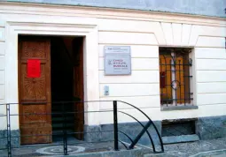 La sede dell'Istituto comunale culturale, nel Palazzo della Musica, in piazza della Rossa 1