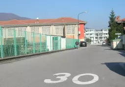 Zona 30 in via Einaudi