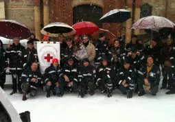 Foto di gruppo sotto la neve