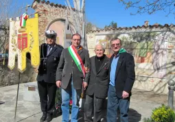 Mario Berardo con don Aldo Benevelli alla cerimonia di Mondovì