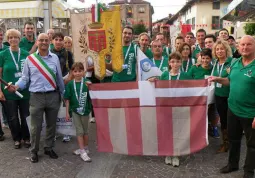 La squadra di Busca durante l'inaugurazione delle Olimpiadi dei  Comuni 2012