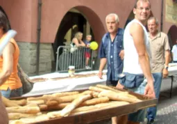 I panettieri buschesi hanno sfornato 500 chili di pane