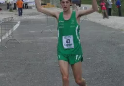 Giovanni Olocco taglia per primo il traguardo nella prova unica del Campionato regionale di Corsa in montagna su percorso di sola salita