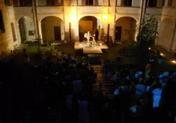 'Il viaggio della fortuna' in scena nella corte del Palazzo del municipio