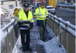 Al servizio della cittadinanza: qui durante lo sgombero neve sul ponte Maira