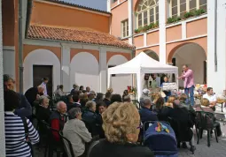 L'asta a beneficio delle attività dell'oratorio, durante la festa del 30 settembre