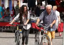 Stefania e Giangi si incontrano al mercato