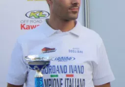 Ivano Giordano con la coppa del Campionato italiano