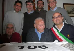  Giovanni Martinale festeggiato per il sui  106 anni compiuti il 18 dicembre 2011