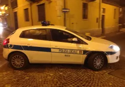 Un'auto della Polizia municipale