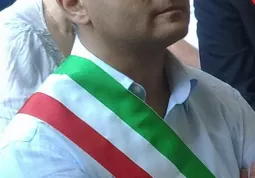 Il sindaco, Luca Gosso: nonostante i drastici tagli dei trasferimenti dallo Stato, ha scelto di non aumentare l'aliquota Imu per non pesare sulle famiglie e sulle piccole imprese locali: cerco piuttosto - dice - ogni forma di risparmio nella gestione ordinaria del Comune.