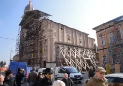 La chiesa puntellata