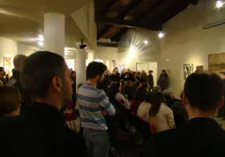 I numerosi partecipanti al vernissage