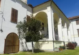 La scalinata d'ingresso al convento dell'Eremo