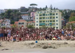 225 in posa sulla spiagga di Arma di Taggia (Imperia)