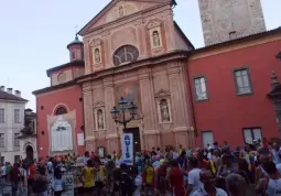 Suggestivo evento di sport nel centro storico in una sera d'estate