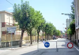 In corso Giolitti la strada è chiusa all'altezza dell'incrocio con via Einaudi