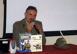 Il maggiore Mario Renna in Casa Francotto per la presentazione del libro 'Alpini in Afghanistan, diario dell’ultima missione della Taurinense nel paese degli aquiloni a