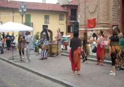 Spettacolo in centro città ieri nel primo pomeriggio