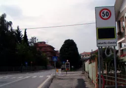 Il rilevatore all'incrocio tra via XXV Aprile, via Mazzini, viale Concordia e corso Giolitti