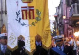 Il gruppo della Polizia municipale durante la sfilata in occasione della consegna della cittandinanza onoraria alla Brigata Alpina Taurinense il 4 agosto dell'anno scorso