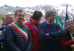 Il sindaco, Marco Gallo, ieri al colle dell'Agnello 