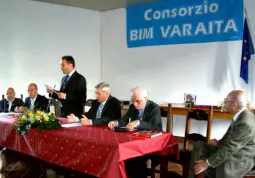 Il convegno tenutosi a Busca nell’autunno del 2006 in occasione del cinquantenario della fondazione del Bim Varaita durante il quale fu portata all’attenzione pubblica la questione della rivalutazione dei sovracanoni (la tariffa che gli enti pubblici privati che sfruttano l’energia elettrica della montagna devono versare agli enti locali)