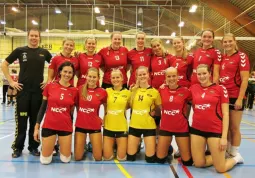 La squadra di volley NTNUI Trondheim. Martina Delfino è la prima a sinistra nella fila in basso con il numero 5