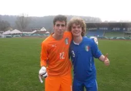 Federico Giraudo con la maglia azzurra insieme al suo compagno, il portiere Cucchietti