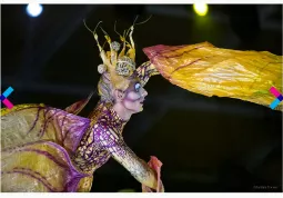 Il ballerino buschese con il costume per lo spettacolo de Le Cirque du Soleil all'Expo