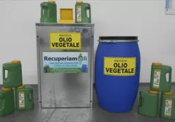 I raccoglitori per l'olio usato da cucina