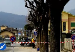 I cittadini in difficoltà economiche tali da non poter pagare le tasse locali possano ricompensare i Comuni prestando lavori utili alla comunità, come la pulizia del verde pubblico