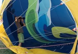 In esposizione una ricognizione fotografica della campagna coltivata cuneese vista sia dal basso sia  dall'alto, grazie ad una mongolfiera