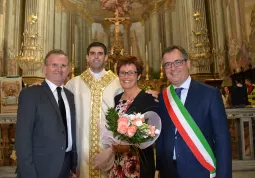 Don Marco Tallone con il sindaco, Marco Gallo,  la madre Elide e  il papà Bruno