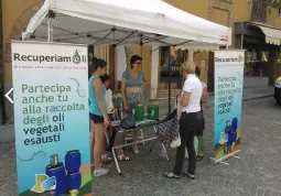 Un info point sarà presente nella cittadella dello Sport in via Monte Ollero domenica prossima  dove saranno distribuite a chi lo desidera le tanichette da 3 litri che si devono utilizzare in casa propria per la raccolta dell’olio esausto