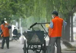 E' previsto che i cittadini in difficoltà economiche tali da non poter pagare le tasse locali possano ricompensare i Comuni prestando lavori utili alla comunità